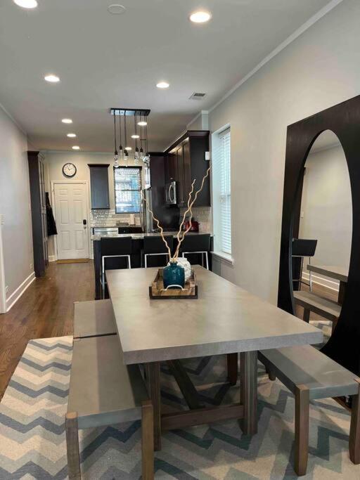 Trendy West Town Flat - 2 Bed / 1.5 Bath W Parking Apartment Chicago Bagian luar foto