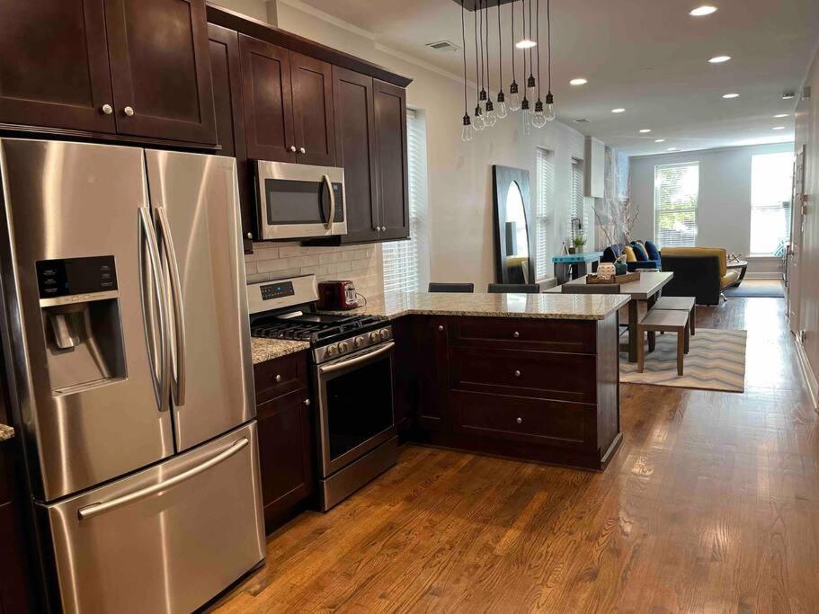 Trendy West Town Flat - 2 Bed / 1.5 Bath W Parking Apartment Chicago Bagian luar foto