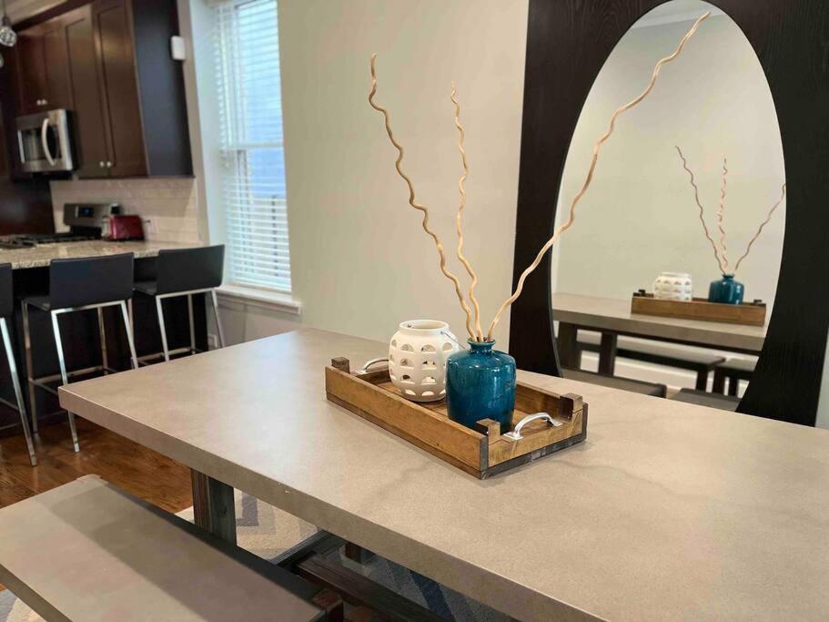 Trendy West Town Flat - 2 Bed / 1.5 Bath W Parking Apartment Chicago Bagian luar foto