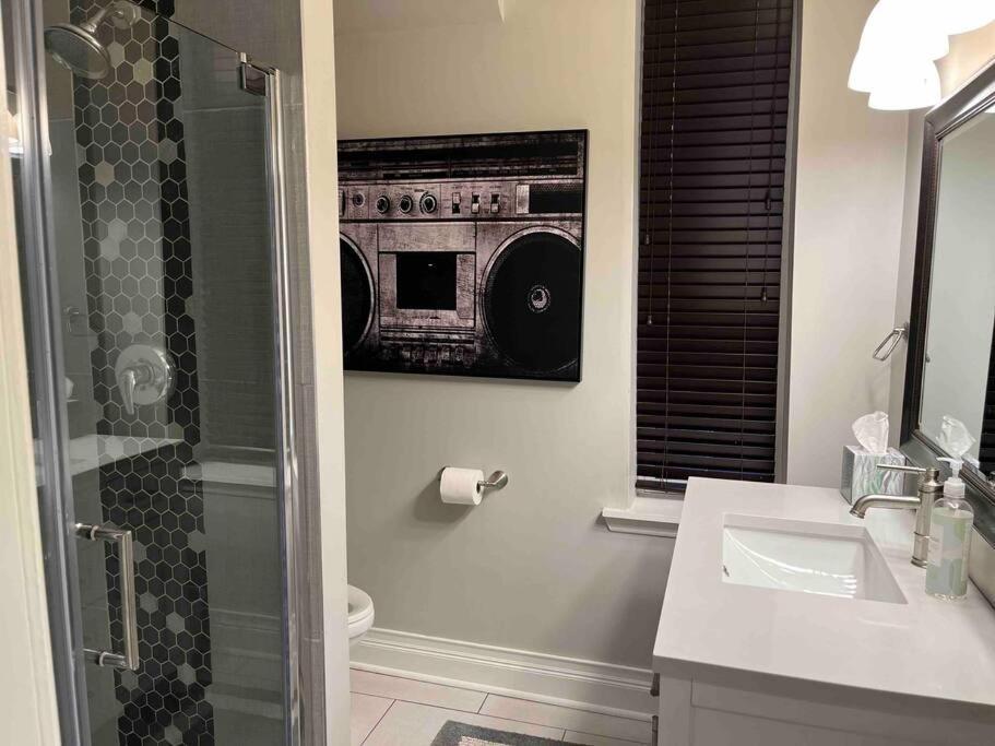Trendy West Town Flat - 2 Bed / 1.5 Bath W Parking Apartment Chicago Bagian luar foto