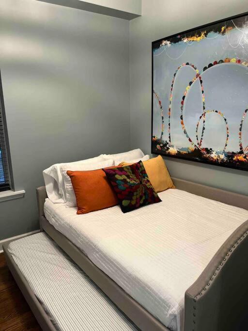 Trendy West Town Flat - 2 Bed / 1.5 Bath W Parking Apartment Chicago Bagian luar foto